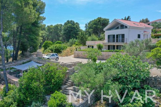 Luxury home in Jelsa, Split-Dalmatia