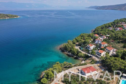 Terrain à Jelsa, Split-Dalmatia