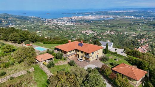 Luxury home in Pomjan, Koper