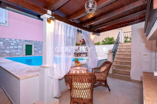 Luxe woning in Jelsa, Split-Dalmatia