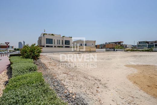 Land in Dubai