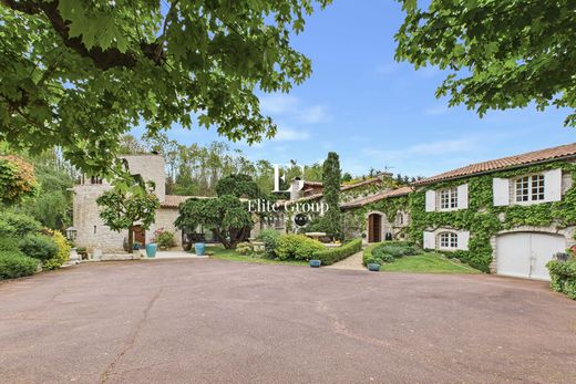 Luxury home in Suaux, Charente