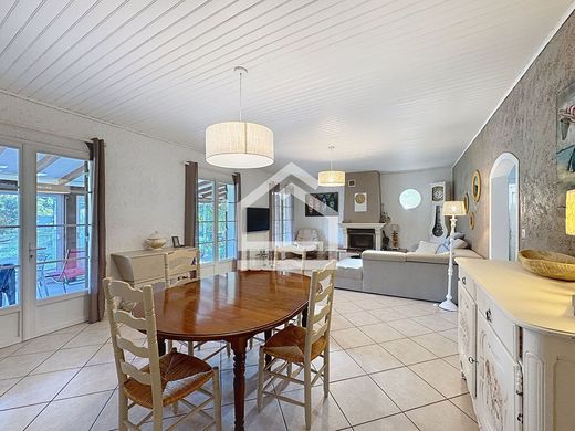 Luxury home in Lège-Cap-Ferret, Gironde