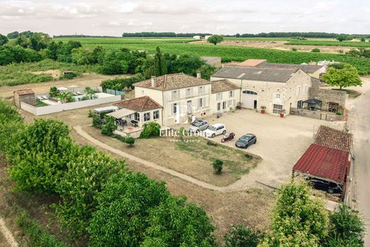 منزل ﻓﻲ Mérignac, Charente