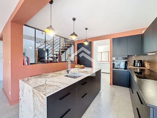 Luxury home in Saint-Médard-en-Jalles, Gironde