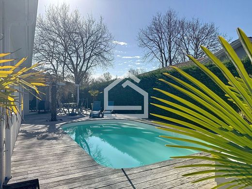 Luxus-Haus in Lacanau, Gironde