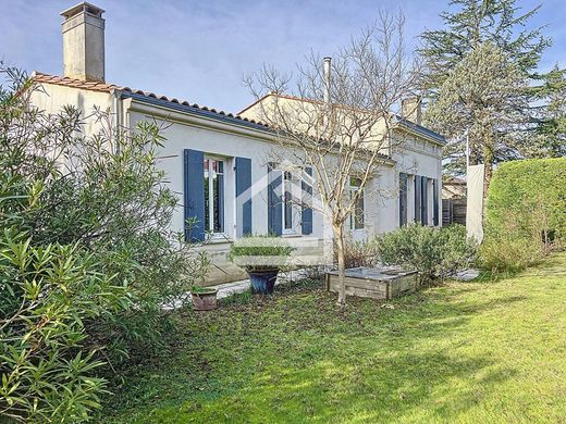 Luxe woning in Le Taillan-Médoc, Gironde