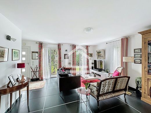 Luxe woning in Eysines, Gironde