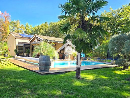 Luxury home in Le Pian-Médoc, Gironde