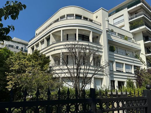 Luxus-Haus in Courbevoie, Hauts-de-Seine