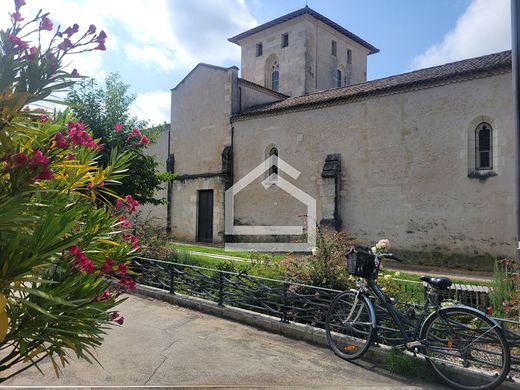 Luxury home in Mérignac, Gironde