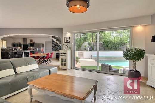 Luxury home in Forcalqueiret, Var