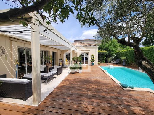 Luxury home in Mérignac, Gironde