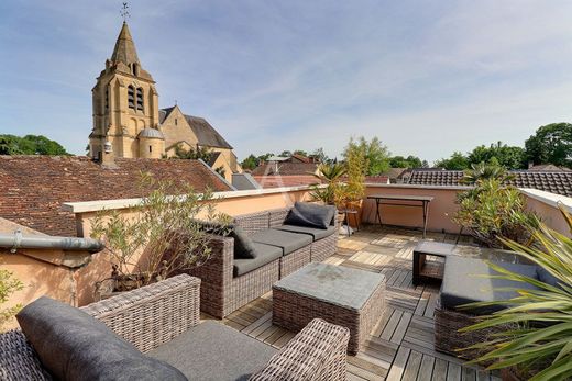 Luxury home in Le Mesnil-le-Roi, Yvelines