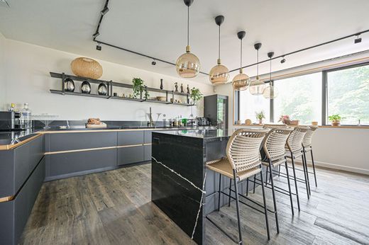 Apartment / Etagenwohnung in Saint-Mandé, Val-de-Marne