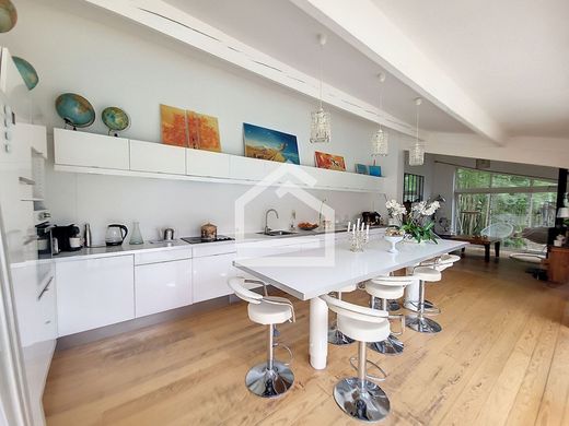 Luxury home in Mérignac, Gironde