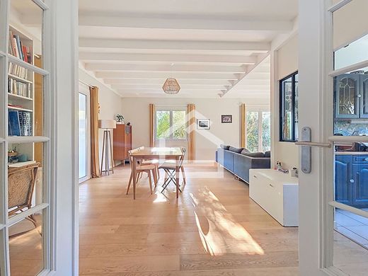 Luxury home in Mérignac, Gironde