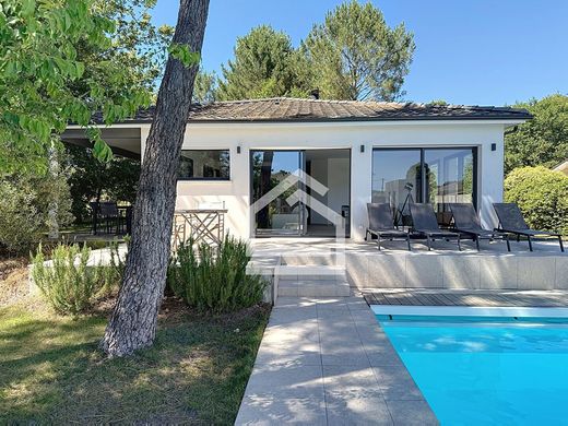 Casa di lusso a Saint-Aubin-de-Médoc, Gironda