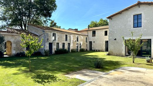 Luxury home in Nieulle-sur-Seudre, Charente-Maritime
