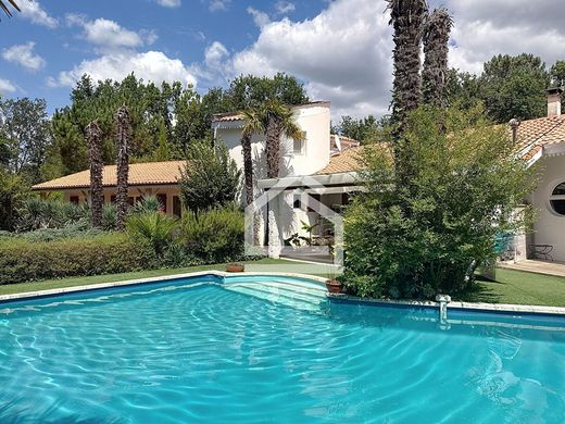 Luxury home in Salaunes, Gironde