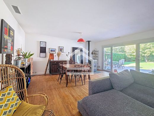 Luxury home in Mérignac, Gironde