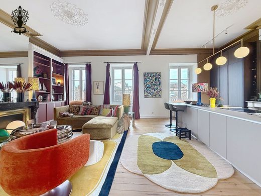 Apartment / Etagenwohnung in Bordeaux, Gironde