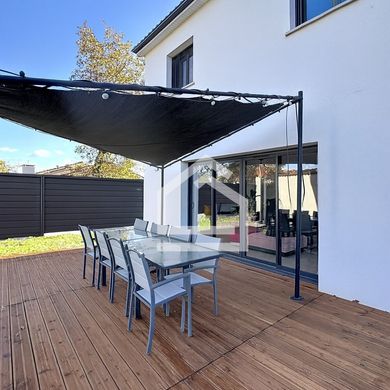 Luxury home in Saint-Médard-en-Jalles, Gironde