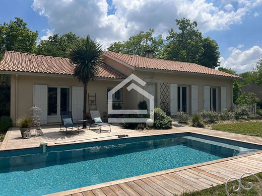 Luxury home in Saint-Aubin-de-Médoc, Gironde