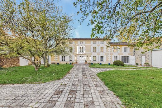 Luxury home in Vars, Charente