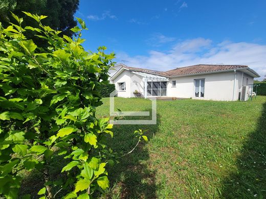 Luxe woning in Mérignac, Gironde