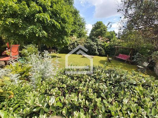 Casa de lujo en Mérignac, Gironda