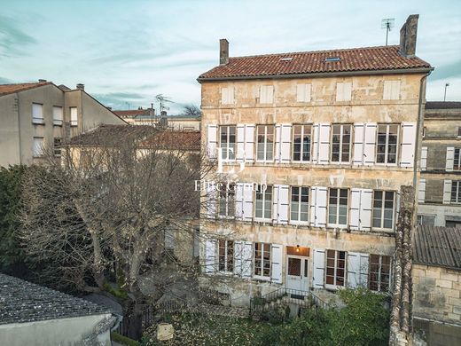 منزل ﻓﻲ Châteauneuf-sur-Charente, Charente