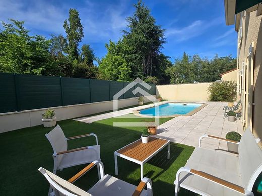 Luxe woning in Mérignac, Gironde