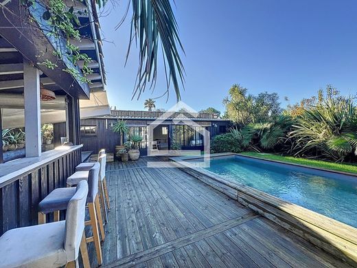 Luxury home in Lège-Cap-Ferret, Gironde