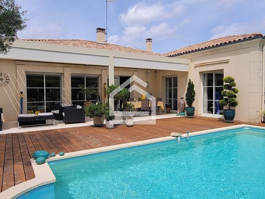 Luxury home in Mérignac, Gironde