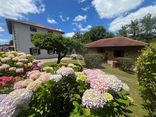 Luxury home in Louhossoa, Pyrénées-Atlantiques