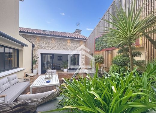 Luxury home in Cérons, Gironde