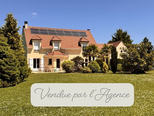Luxury home in Saint-Nom-la-Bretêche, Yvelines