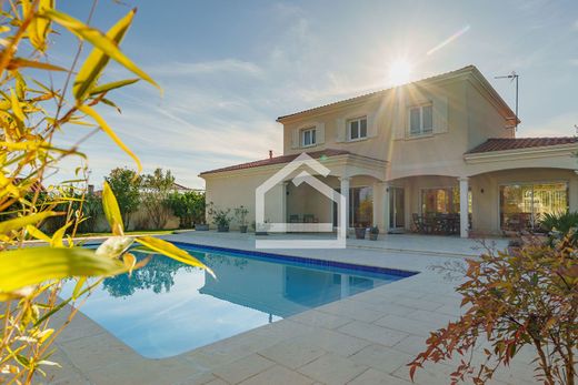 Luxe woning in Le Taillan-Médoc, Gironde