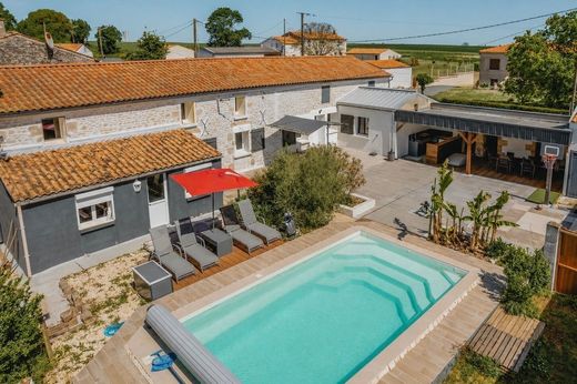 Maison de luxe à Le Thou, Charente-Maritime