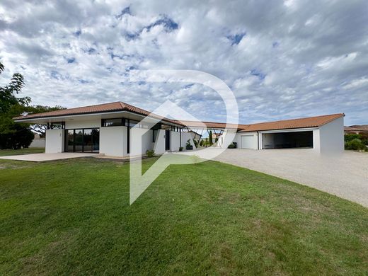 Luxury home in Saint-Pierre-d'Eyraud, Dordogne