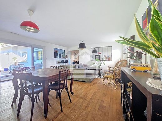 Luxe woning in Mérignac, Gironde