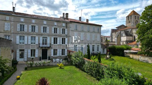 Casa de lujo en Barbezieux-Saint-Hilaire, Charenta