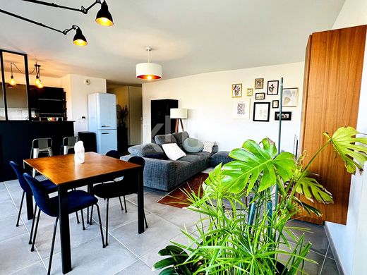 Apartment / Etagenwohnung in Annemasse, Haute-Savoie
