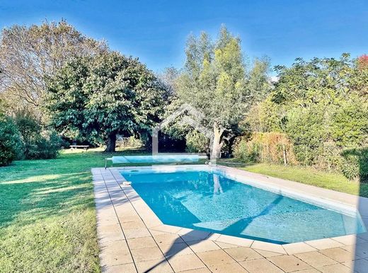 Luxury home in Mérignac, Gironde