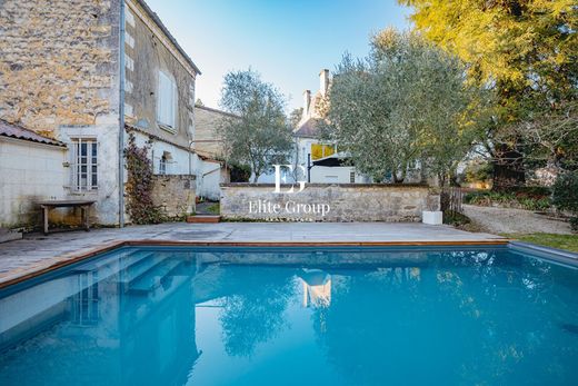 Maison de luxe à Touvre, Charente