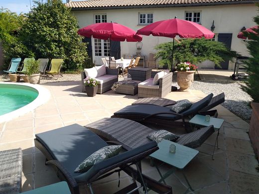 Luxury home in Arsac, Gironde