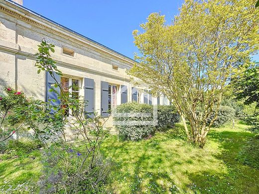 Casa di lusso a Arsac, Gironda