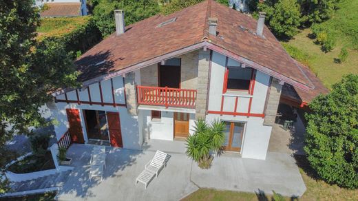 Casa di lusso a Saint-Pée-sur-Nivelle, Pirenei atlantici