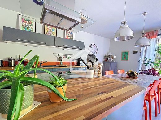 Luxury home in Mérignac, Gironde